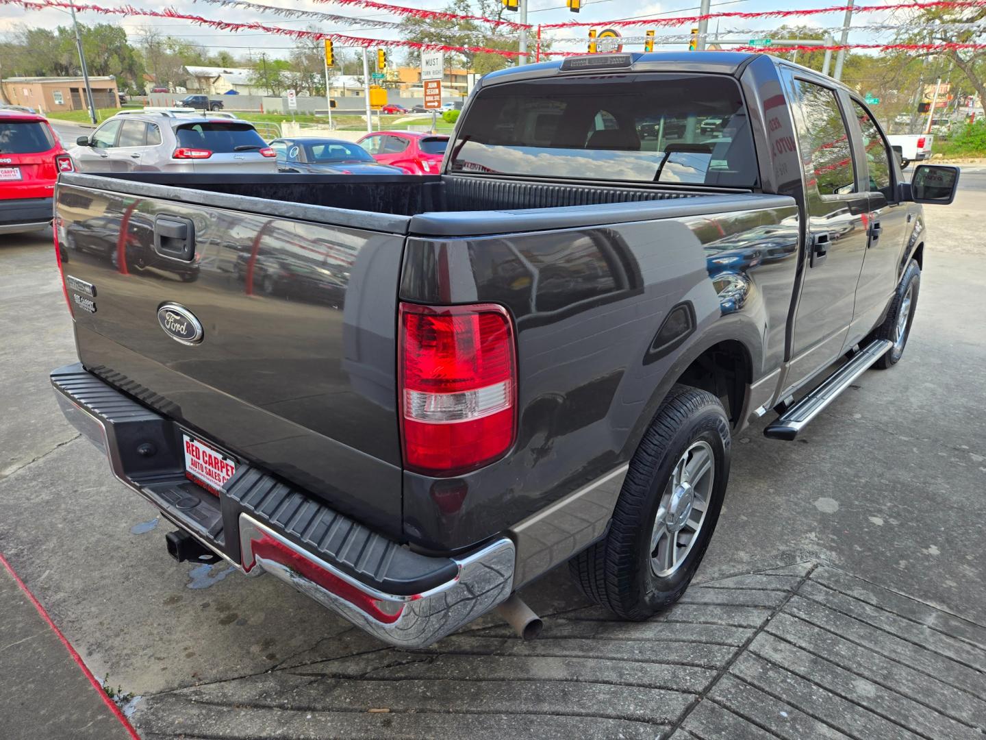 2006 PEWTER Ford F-150 (1FTRW12W86K) with an 4.6L V8 F engine, Automatic transmission, located at 503 West Court, Seguin, TX, 78155, (830) 379-3373, 29.568621, -97.969803 - Photo#2